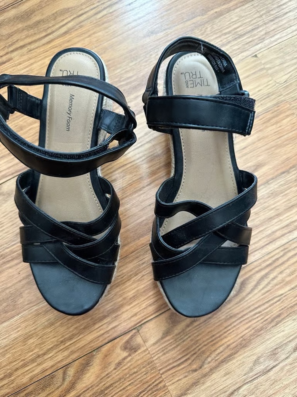 Time and Tru Black Crisscross Memory Foam Sandals
